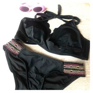 Black Cris-Cross Tied ruffle swimsuit top